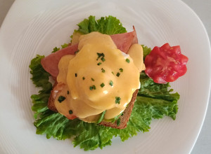 Una foto de Huevos benedictinos 🥚