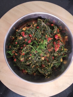 સુવાભાજી અને લસણ નું શાક (Suva Bhaji Lasan Shak Recipe In Gujarati) રેસીપી મુખ્ય ફોટો