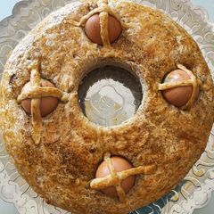 A picture of Il casatiello napoletano Neapolitan Easter bread.