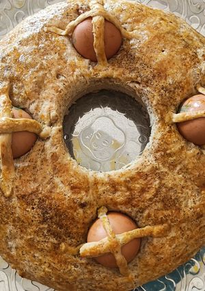 A picture of Il casatiello napoletano Neapolitan Easter bread.