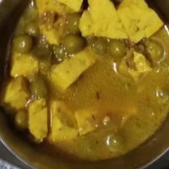 A picture of Matar paneer.