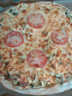 Una foto de Pizza quiche de bacon y brócoli