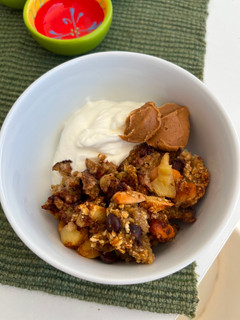 Una foto de Granola con plátano maduro
