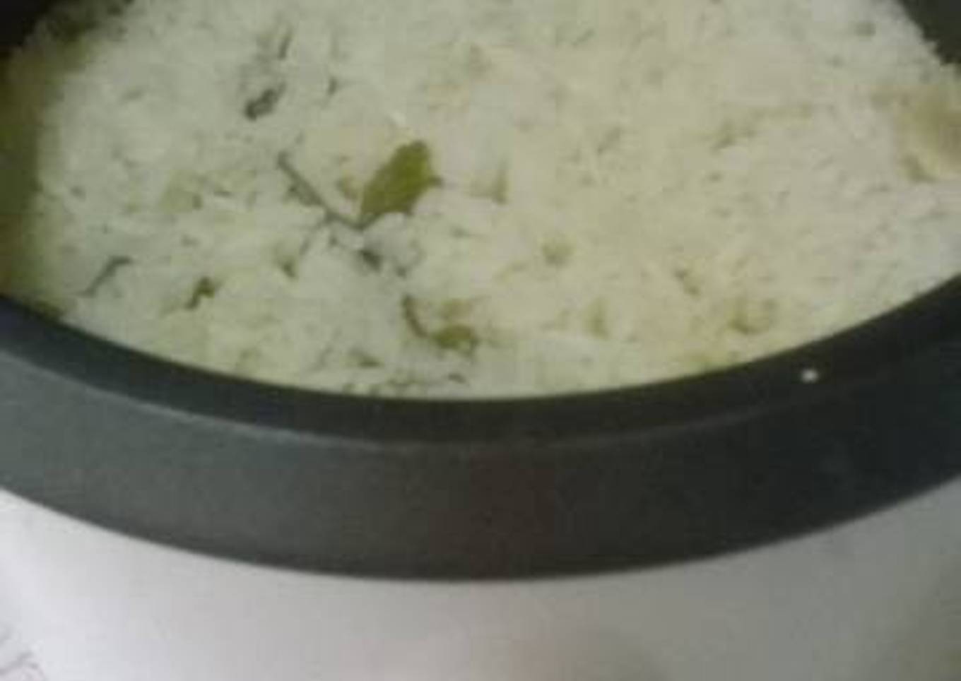 Arroz blanco en olla arrocera