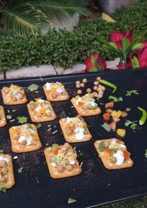 A picture of Chana chat munchies.