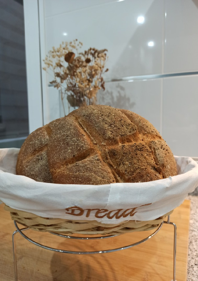Una foto de Pan de espelta con chía y parmesano 🥖