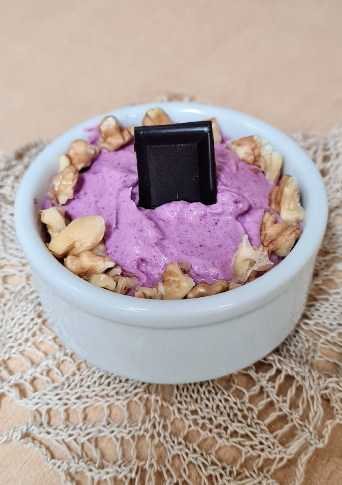 Una foto de Yogur griego de maqui berry 🫐