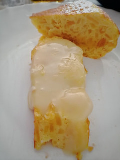 Una foto de Tortilla de patata con queso de oveja (torta de Zujar)