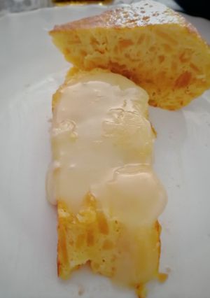 Una foto de Tortilla de patata con queso de oveja (torta de Zujar)
