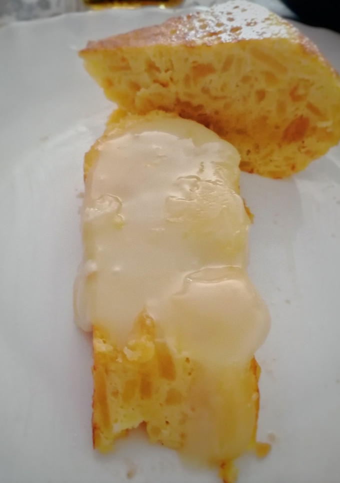 Una foto de Tortilla de patata con queso de oveja (torta de Zujar)