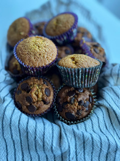 Una foto de Magdalenas de zanahoria | muffins carrot cake con pepitas de chocolate