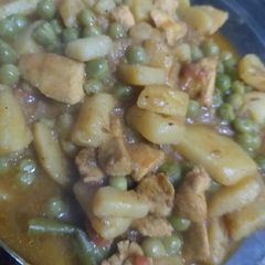 A picture of Mazaydar or quick Aloo Matar chicken.
