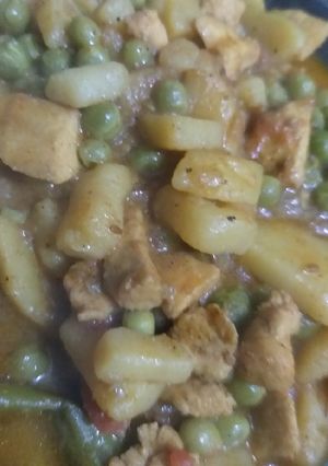 A picture of Mazaydar or quick Aloo Matar chicken.