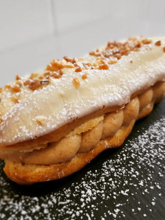 Una foto de Eclairs de crema de turrón