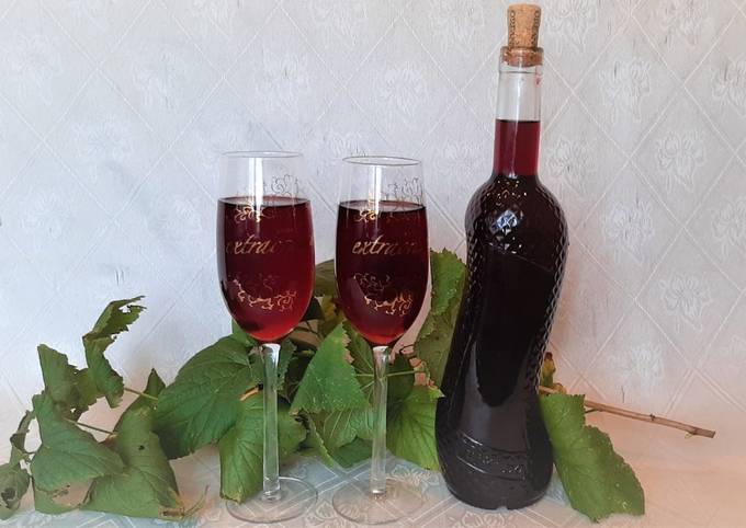 Домашнее вино из красной смородины: простой пошаговый рецепт