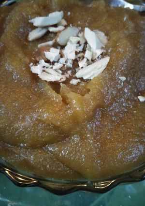 A picture of Besan halwa.