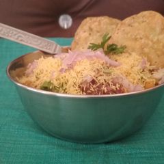 A picture of Dal pakwan.