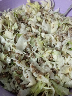 Una foto de Ensalada de lentejas con lechuga
