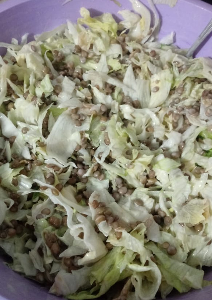 Una foto de Ensalada de lentejas con lechuga