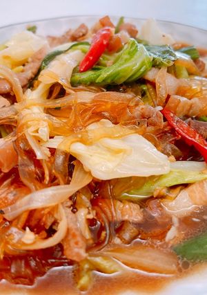 高麗菜炒豬五花寬粉 的食譜成品照片