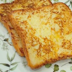 A picture of French Toast.