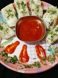 સોફ્ટ રવા ઢોકળા(soft rava dhokla Recipe in gujarati) રેસીપી મુખ્ય ફોટો