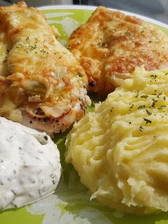 Rakott, fűszeres csirkemell, krumplipüré, a kedvenc "mártogatóssal" recept fotója