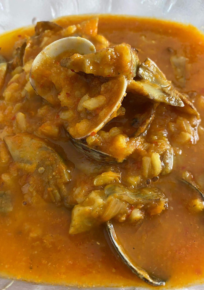 Una foto de Arroz caldoso de almejas