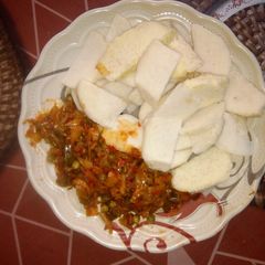 A picture of Yam and vegetable source.