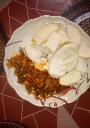 A picture of Yam and vegetable source.