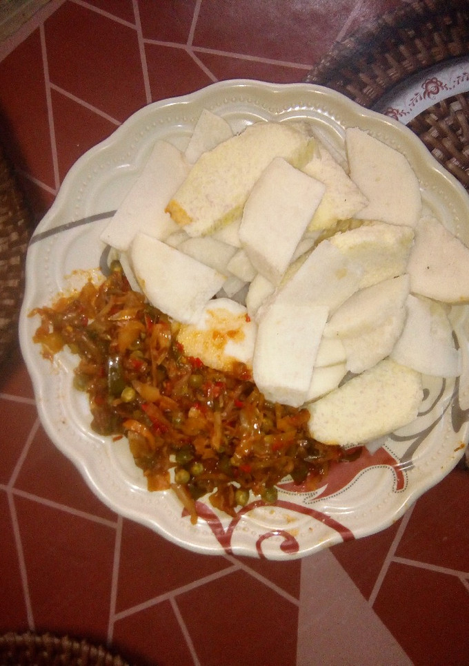 A picture of Yam and vegetable source.