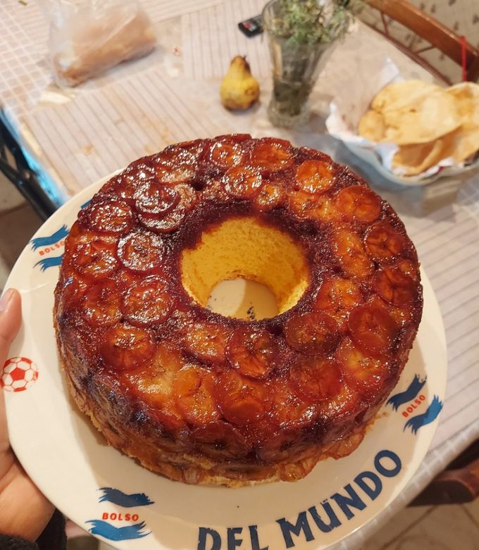 Una foto de Torta invertida de banana 🍌 🤤