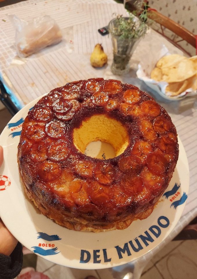 Una foto de Torta invertida de banana 🍌 🤤