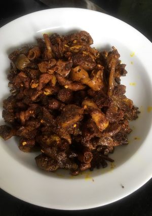 Hình của món Lòng gà xào cay.