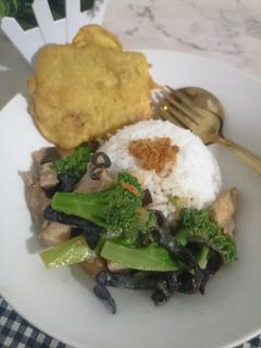 Foto resep Tumis Brokoli Ayam Jamur kuping #549
