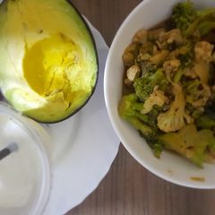 A picture of Broccoli Cauliflower Ugali Beef.