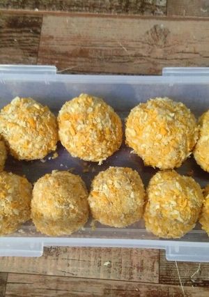 Foto resep Bola-Bola Nasi Ayam Keju (MPASI 1 tahun lebih)