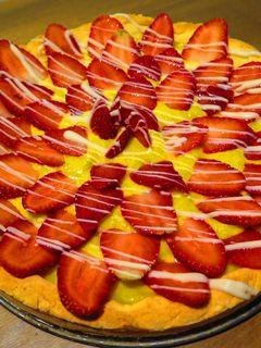Una foto de Tarta de frutilla y pastelera, con masa de harina de arroz