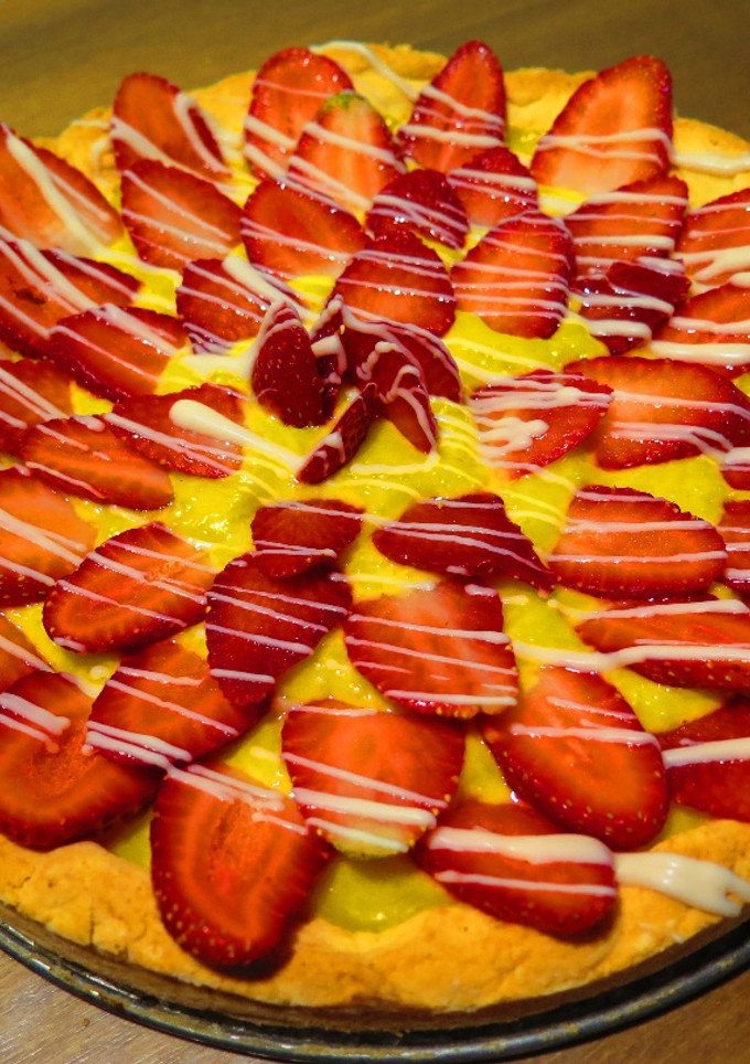 Una foto de Tarta de frutilla y pastelera, con masa de harina de arroz