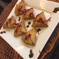A picture of Moong daal ke samose.