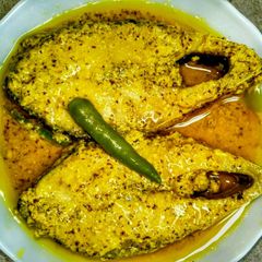 A picture of Ilish Vapa Or Steamed Hilsha.