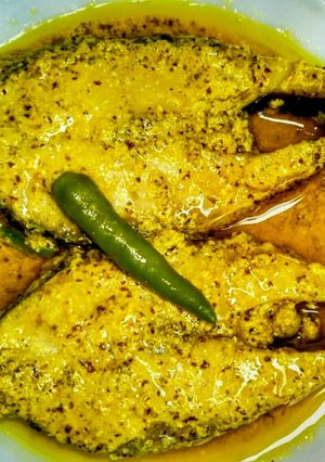A picture of Ilish Vapa Or Steamed Hilsha.