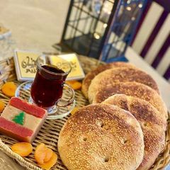 Traditional_tripolitan_street_sesame_bread_loops A picture of Traditional_tripolitan_street_sesame_bread_loops.