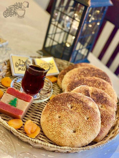 A picture of Traditional_tripolitan_street_sesame_bread_loops.