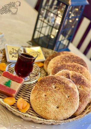 A picture of Traditional_tripolitan_street_sesame_bread_loops.