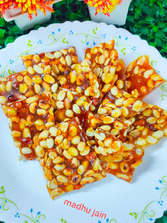 मूंगफली चिक्की (Mungfali chikki recipe in Hindi) रेसिपी मुख्य फोटो