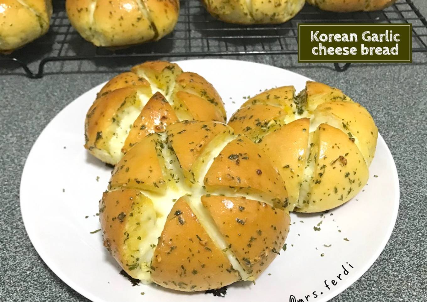 Korean Garlic Cheese bread