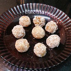 A picture of Gooseberry Coconut Laddoos.