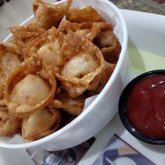 A picture of Chicken wontons.