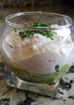 Une photo de Verrine avocat/crème de thon/ciboulette